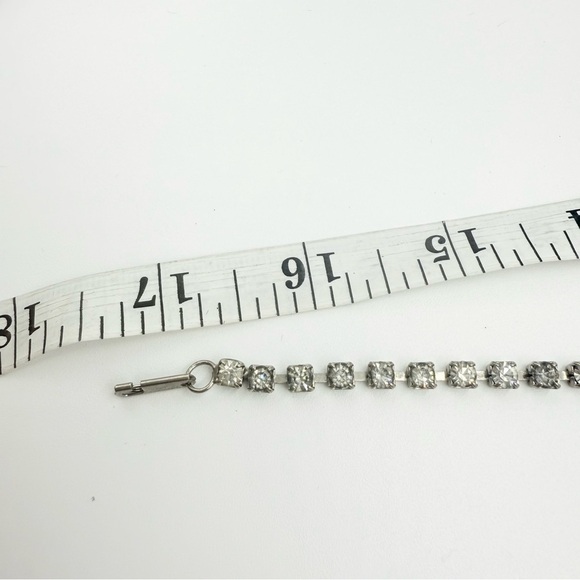 Vintage Silver Tone Rhinestones Prong V Shaped Art Deco Necklace - Picture 9 of 9